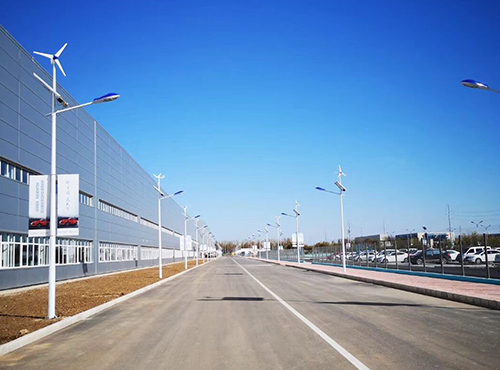 南京歐陸電氣100臺設(shè)備配置功率為300W的風(fēng)光互補(bǔ)路燈照明系統(tǒng)