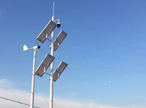 南京歐陸電氣FD系列風(fēng)機(jī)使用風(fēng)光互補(bǔ)發(fā)電應(yīng)用在帶監(jiān)控的公路交通桿上